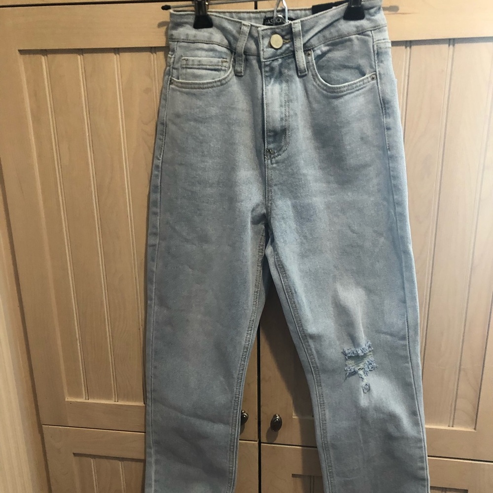 Fashion Nova jeans “Time Crossover Distressed Vintage Ankle jeans”